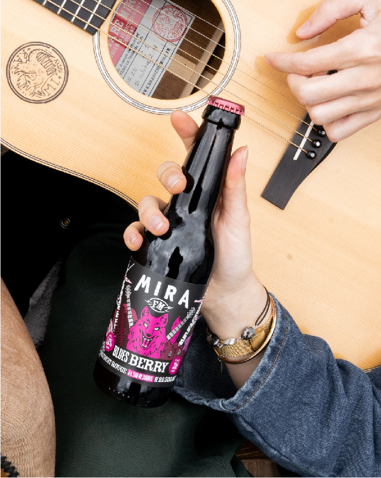 <p>Sortie de notre nouveau single aux notes fruitées !<br />
Nouvelle arrivée dans notre gamme FM !<br />
Douce, harmonieuse, la Bluesberry vous invite à découvrir son univers autour du jazz.</p>
<p>A la dégustation, elle vous étreint avec volupté, rondeur et douceur.</p>