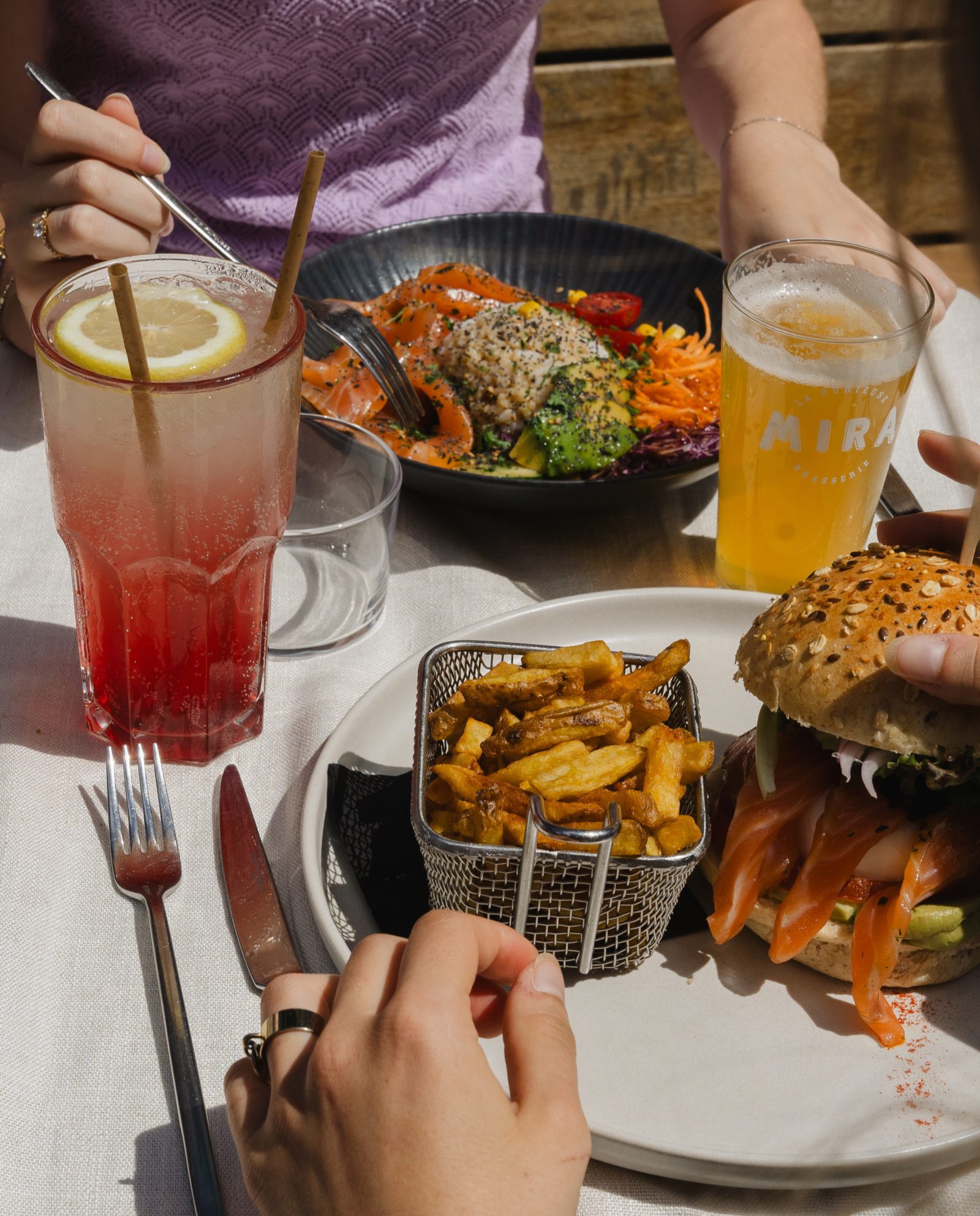 <p>For the summer season, our kitchen is offering new recipes.</p>
<p>Carefully prepared with seasonal ingredients!</p>
<p>Boards to share</p>
<p>Poké bowl</p>
<p>Burgers</p>
<p>Gourmet desserts</p>
<p>And much more awaits you!</p>